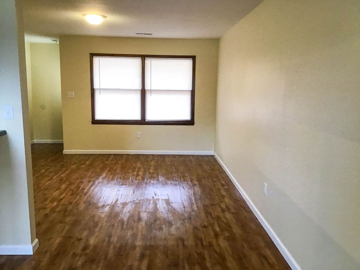 Edna Apartment: 216 W Main