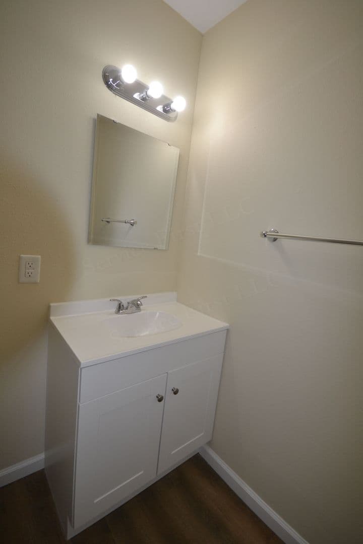 Lamar Apartment: 601-701 E 19th St