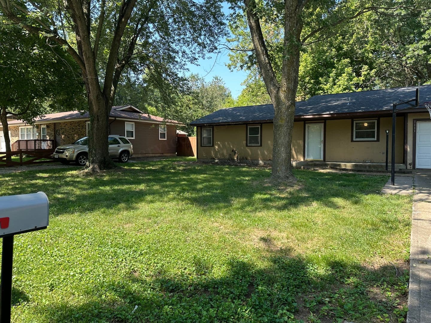 Bolivar House: 1111 S Carl ST