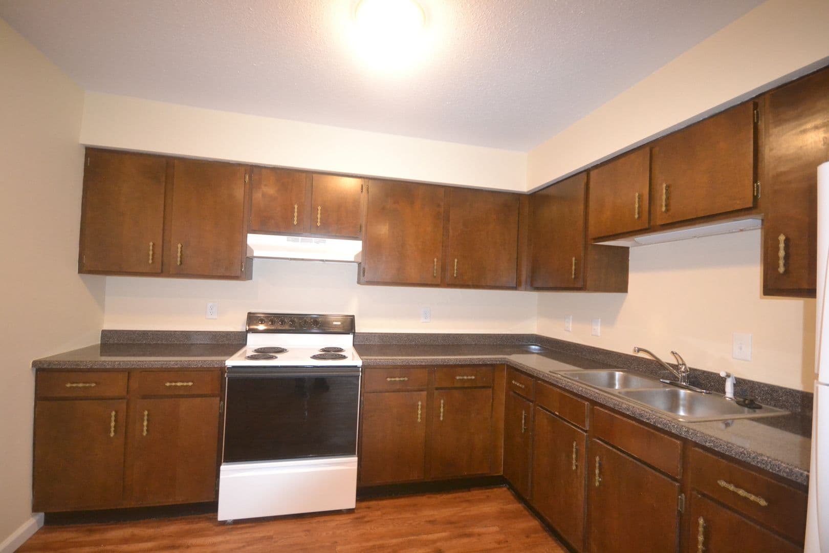 Edna Apartment: 216 W Main