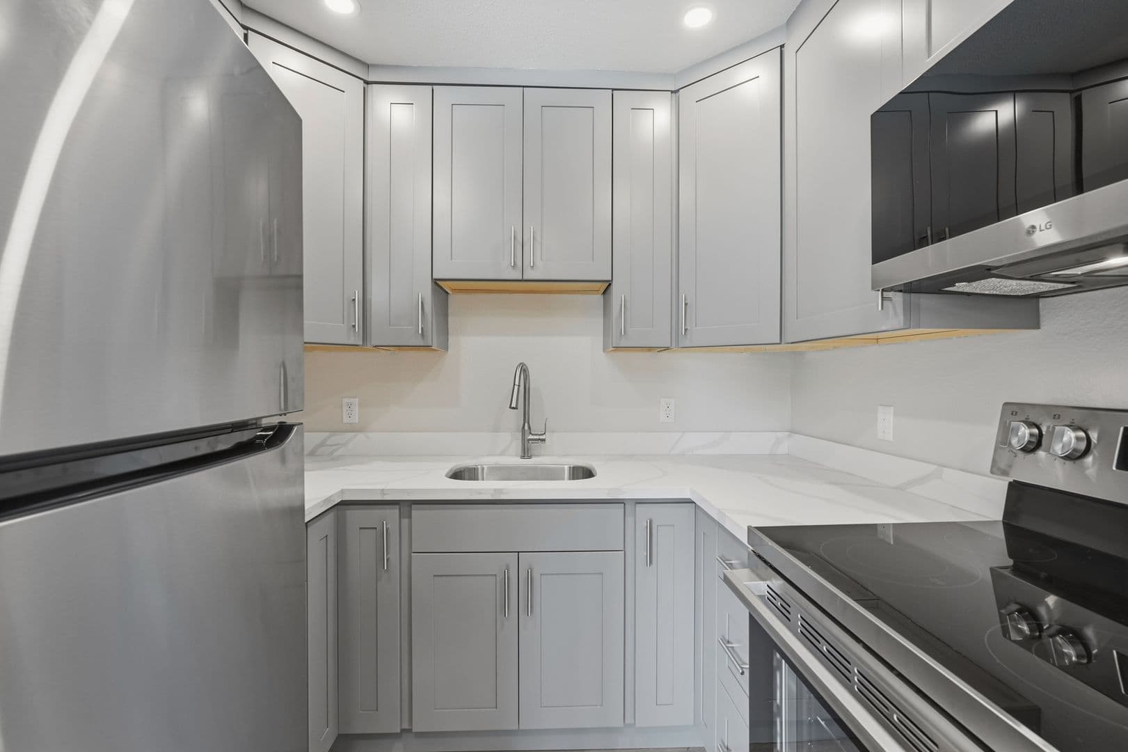 Napa Apartment: 381-385 Riverside Drive