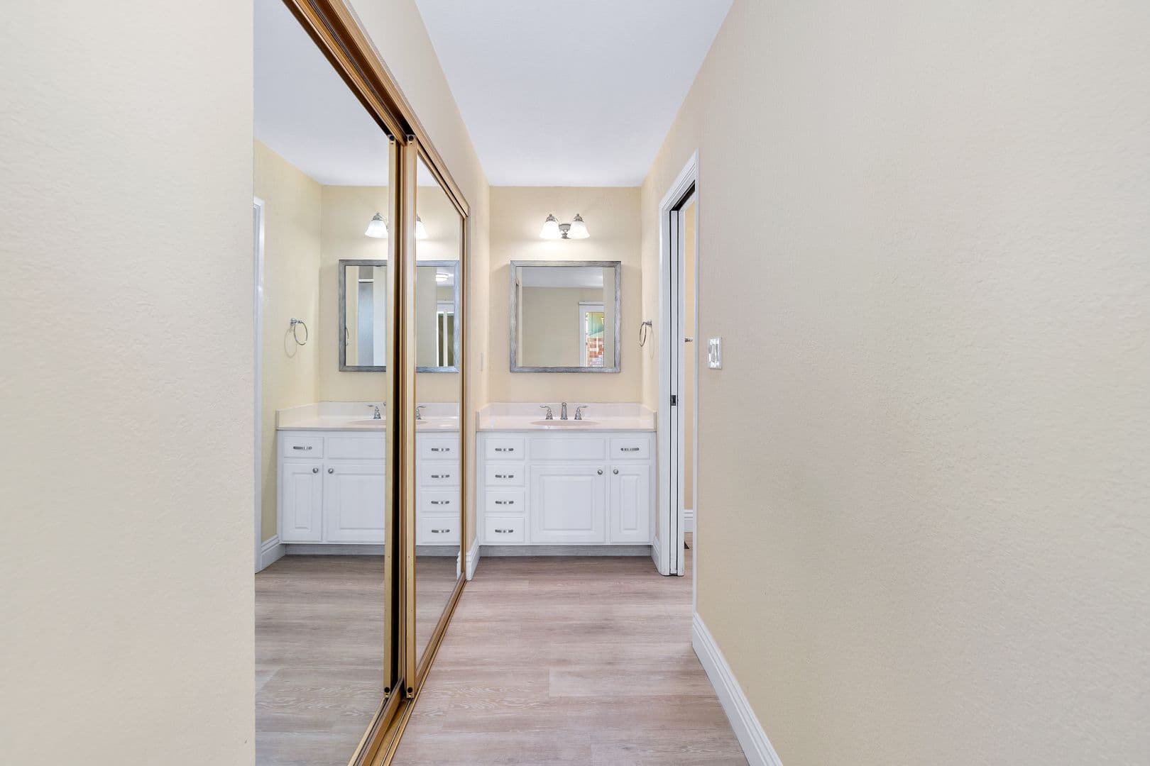 Napa House: 1019 Banbury Ct