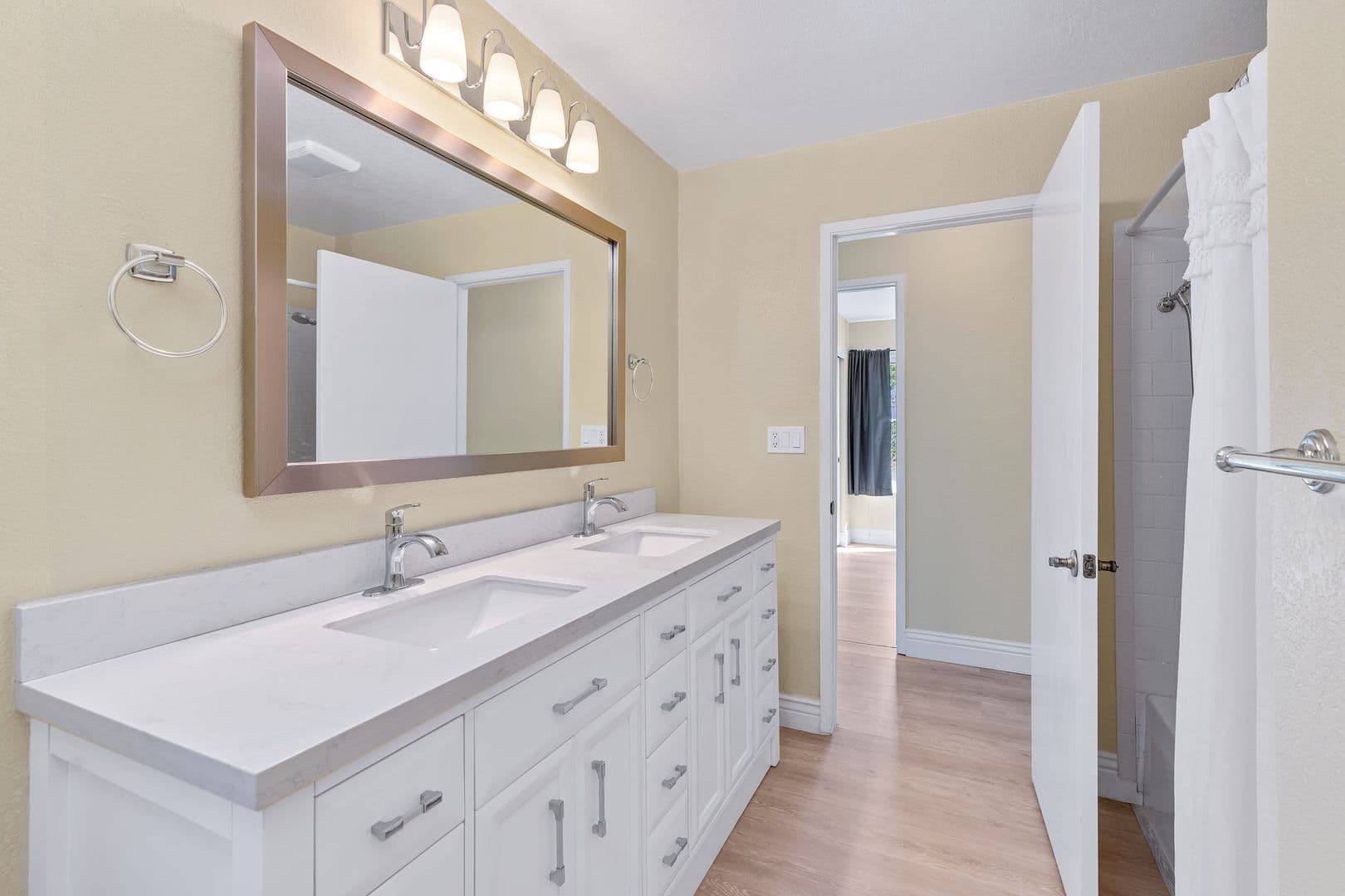Napa House: 1019 Banbury Ct