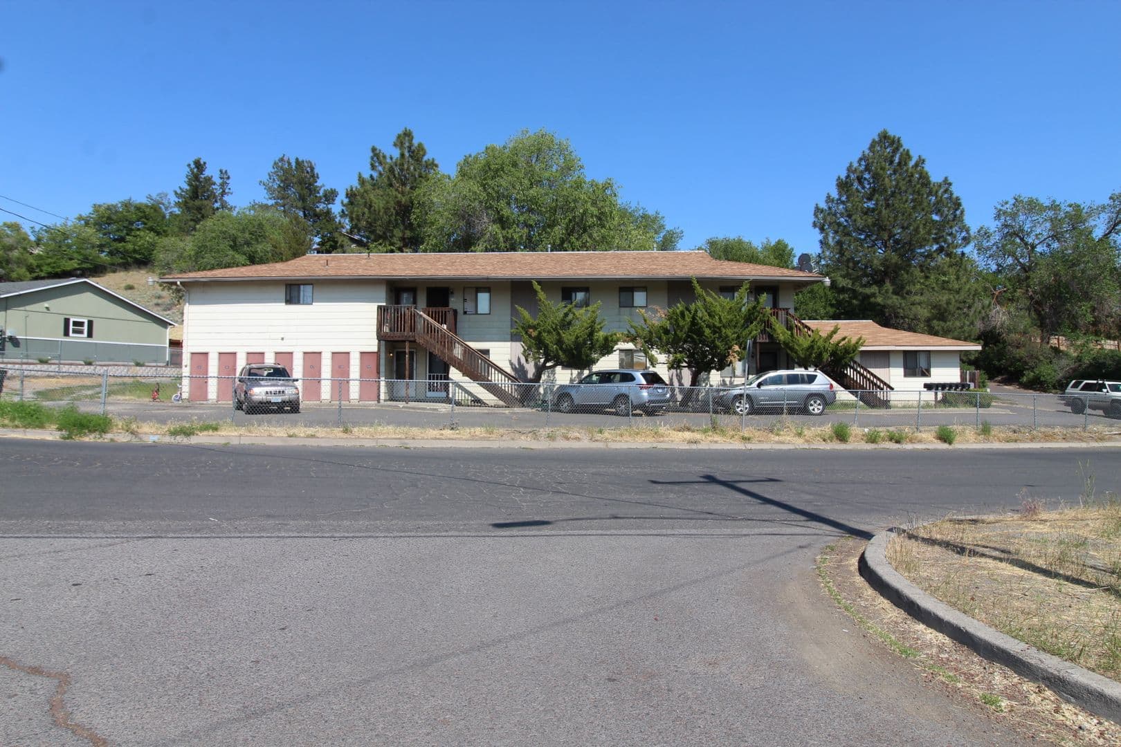 Klamath Falls Apartment: 157- 169 N Laguna St