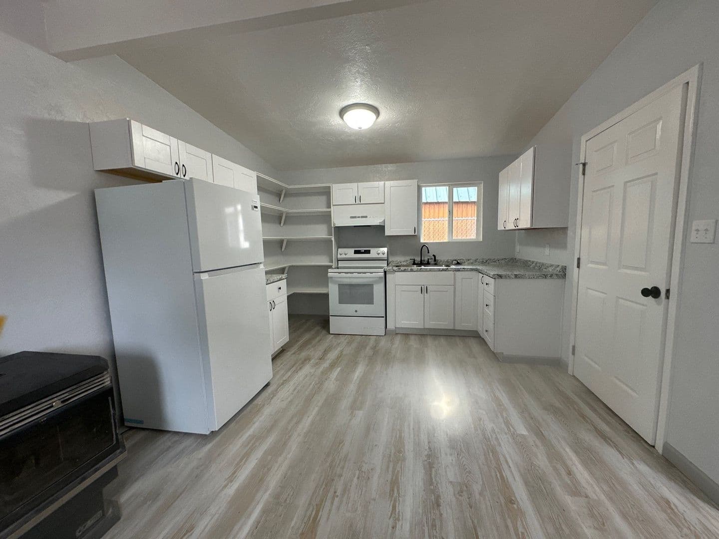 Klamath Falls Apartment: 332 N 10th St