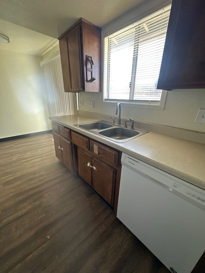 Klamath Falls Apartment: 1418 and 1420 Pleasant Ave