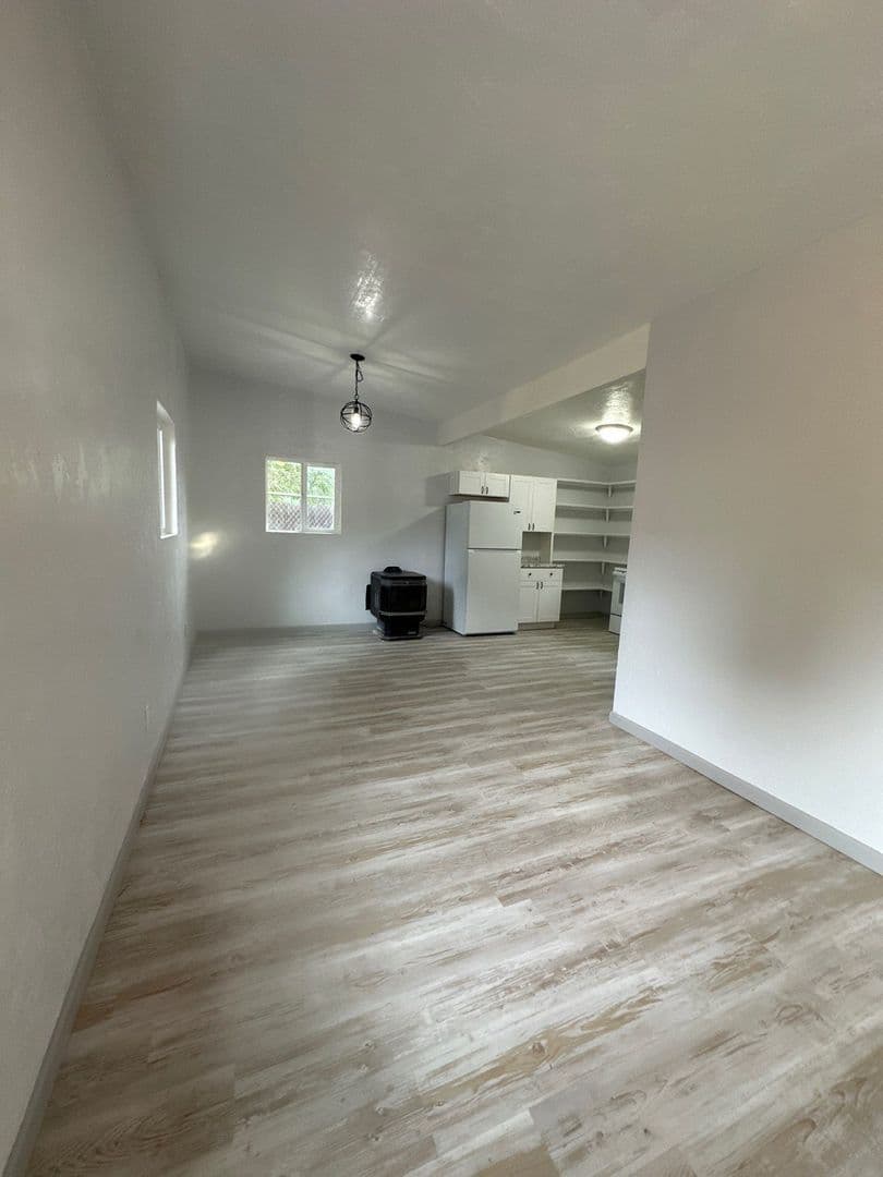 Klamath Falls Apartment: 332 N 10th St