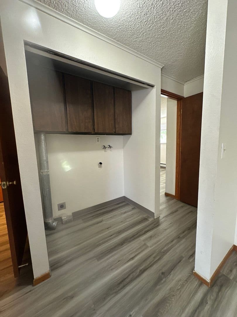 Klamath Falls Apartment: 157- 169 N Laguna St