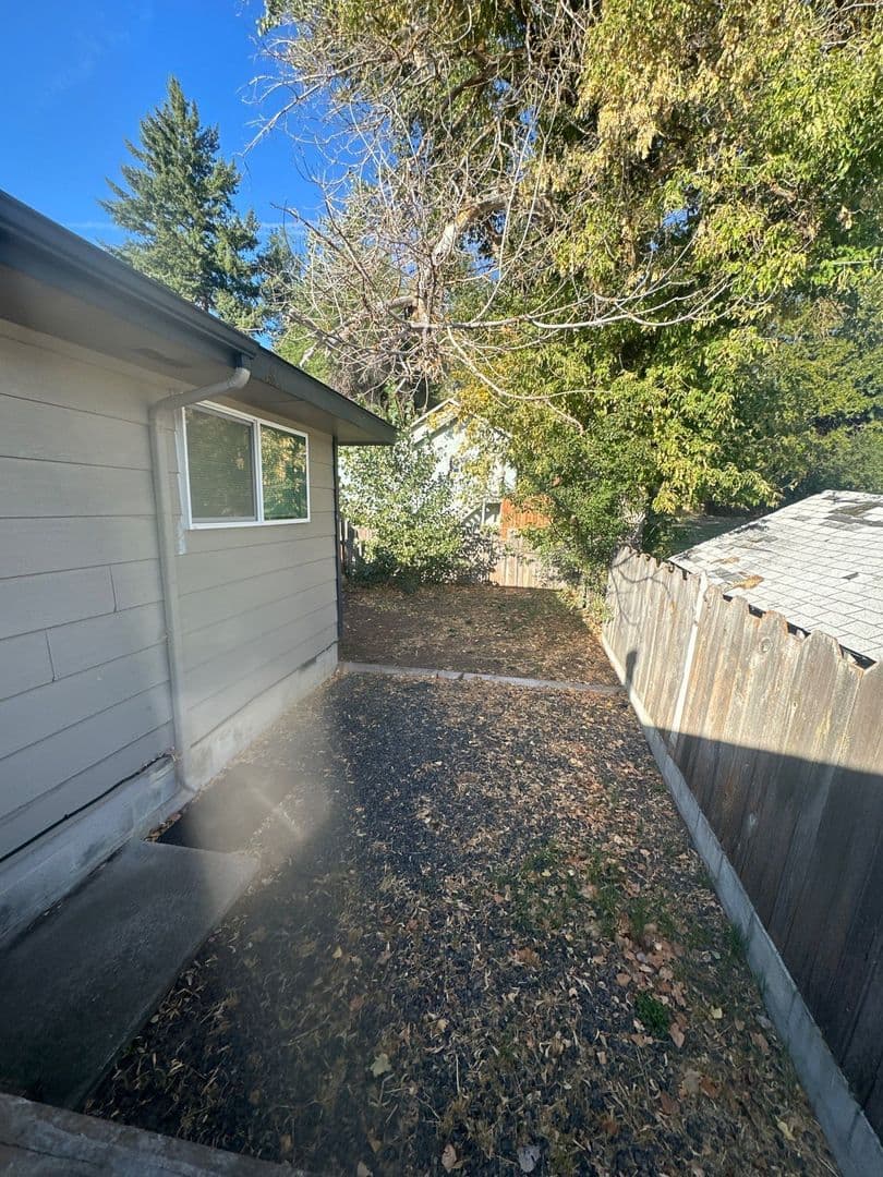 Klamath Falls Apartment: Johnson Ave