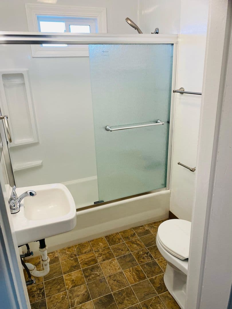 Klamath Falls Apartment: 409 Richmond Street