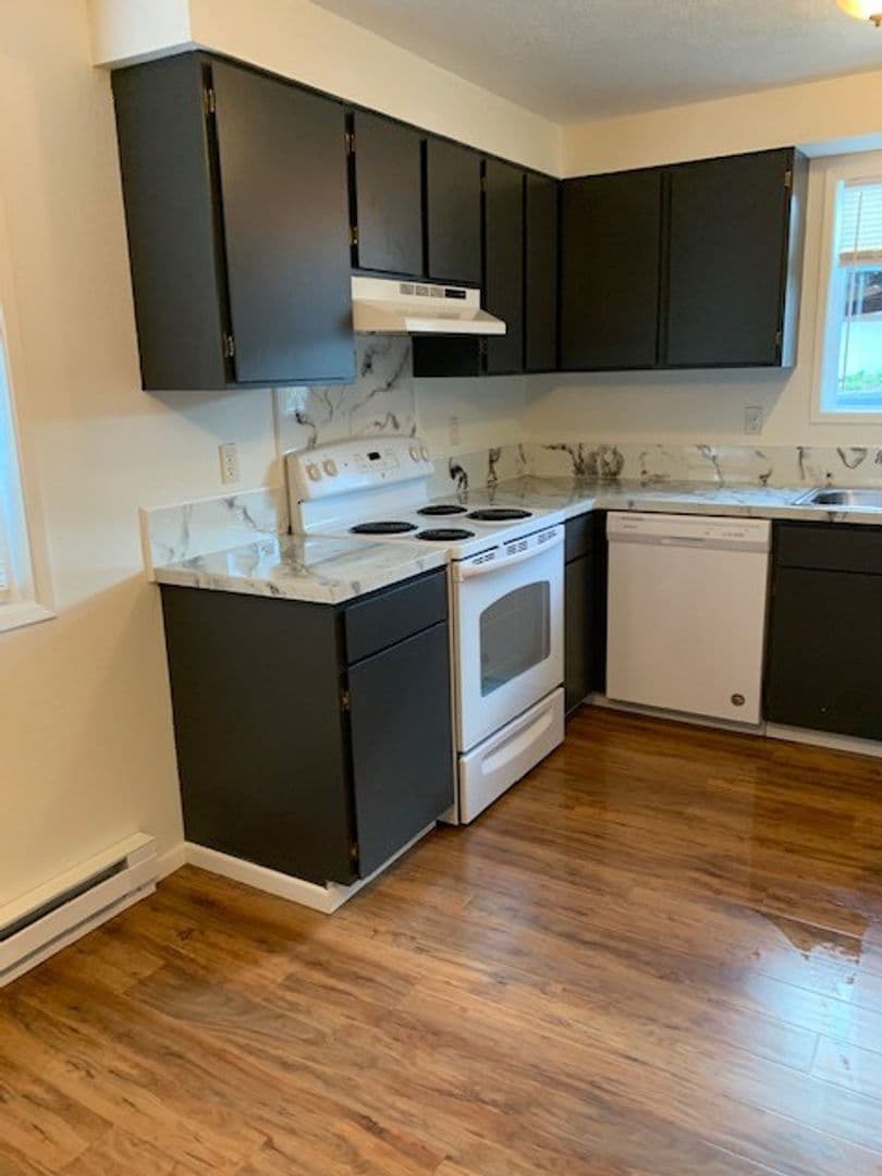 Klamath Falls House: 1211 Summers Ln