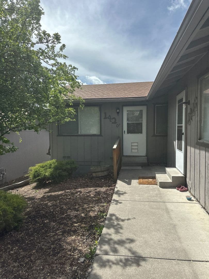 Klamath Falls Apartment: 1418 and 1420 Pleasant Ave