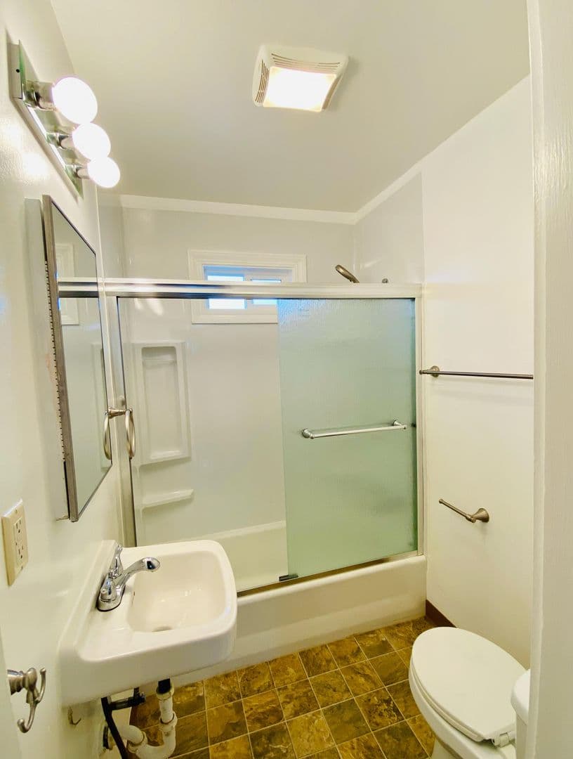 Klamath Falls Apartment: 409 Richmond Street