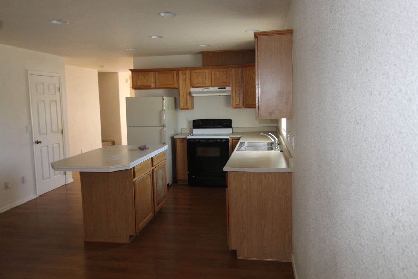 Klamath Falls Apartment: 2019/2023 Garden Avenue