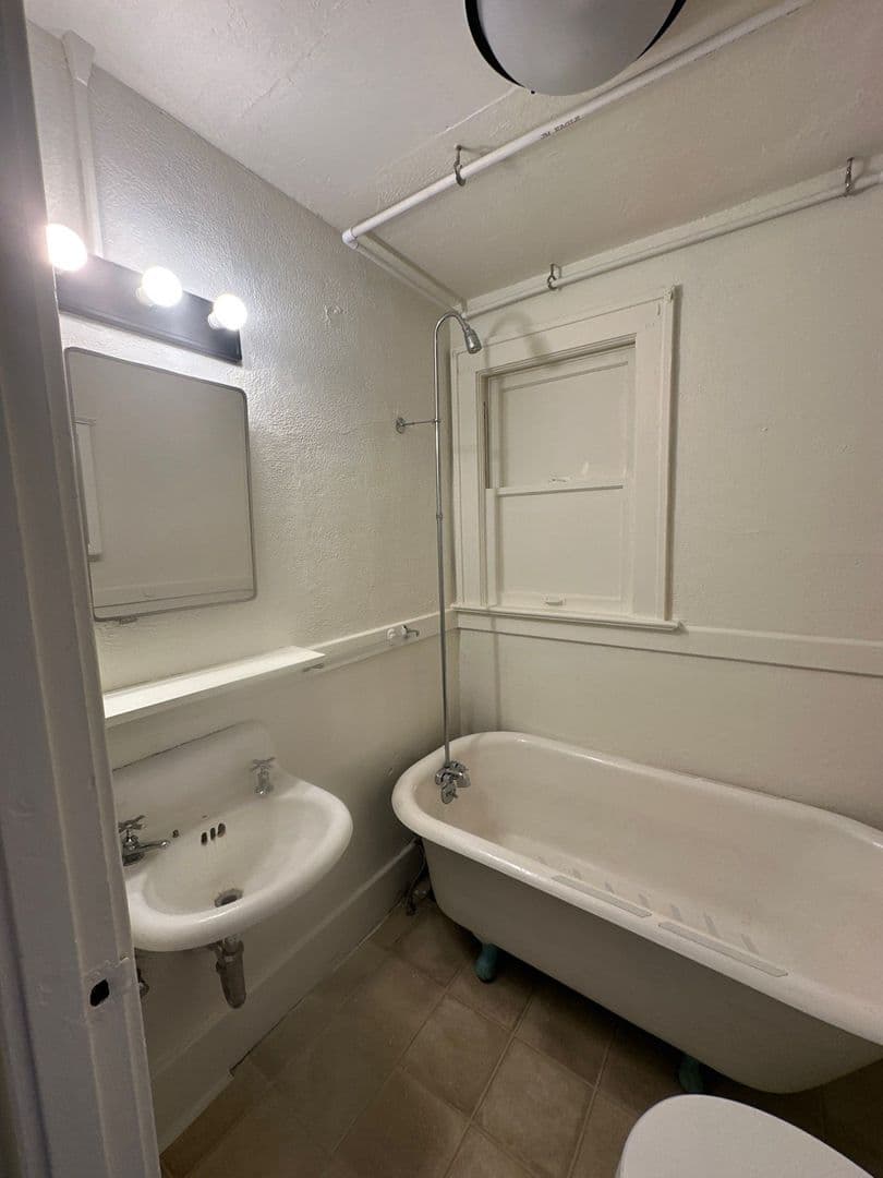 Klamath Falls Apartment: 224 S Broad St