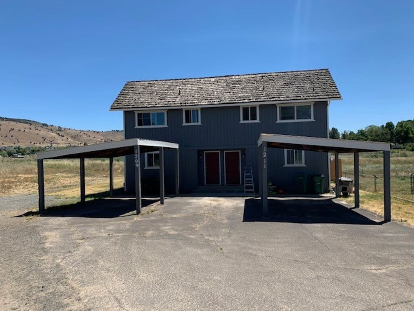 Klamath Falls House: 1211 Summers Ln