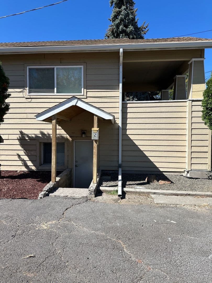 Klamath Falls Apartment: 754 N 10th Street