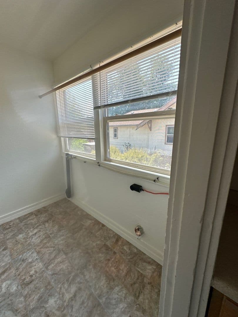 Klamath Falls Apartment: 1513 Oregon Ave