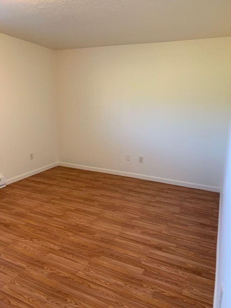 Klamath Falls House: 1211 Summers Ln