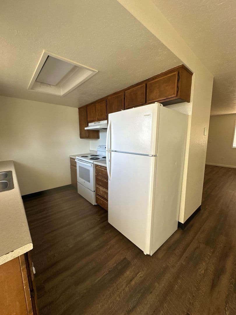 Klamath Falls Apartment: 1418 and 1420 Pleasant Ave