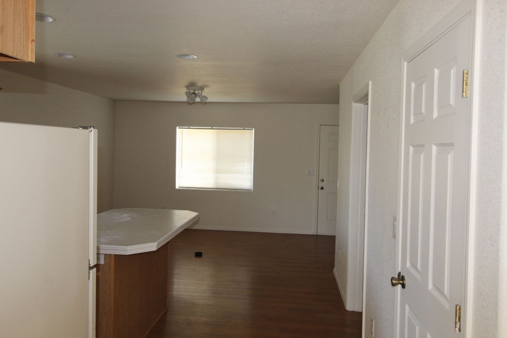 Klamath Falls Apartment: 2019/2023 Garden Avenue
