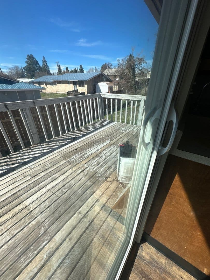 Klamath Falls Apartment: 1418 and 1420 Pleasant Ave