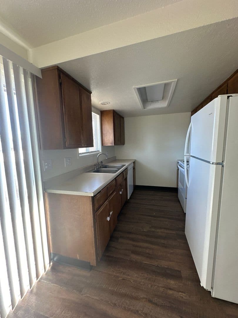 Klamath Falls Apartment: 1418 and 1420 Pleasant Ave