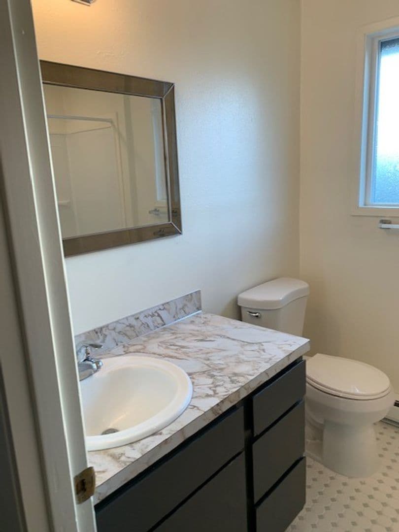 Klamath Falls House: 1211 Summers Ln