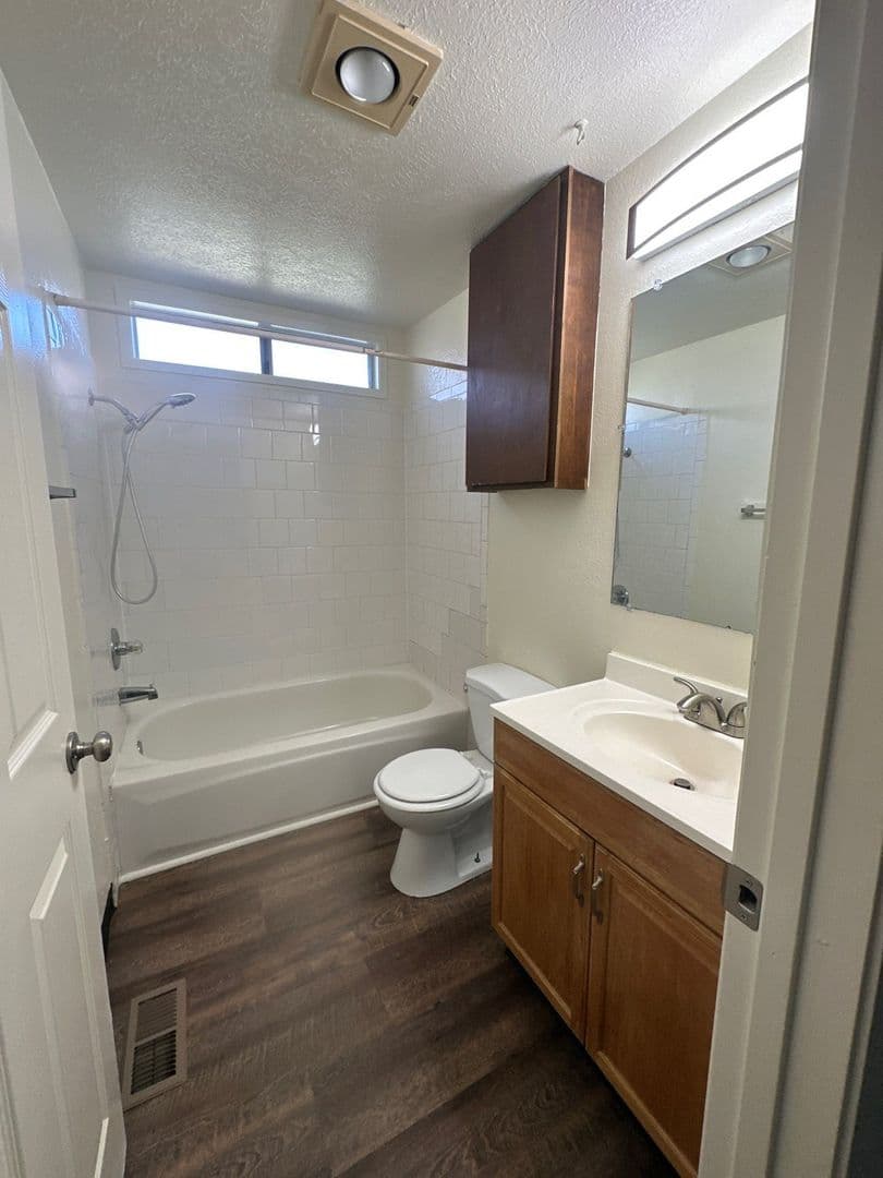 Klamath Falls Apartment: 1418 and 1420 Pleasant Ave
