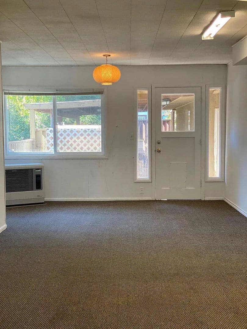 Merrill House: 131 N Polk St