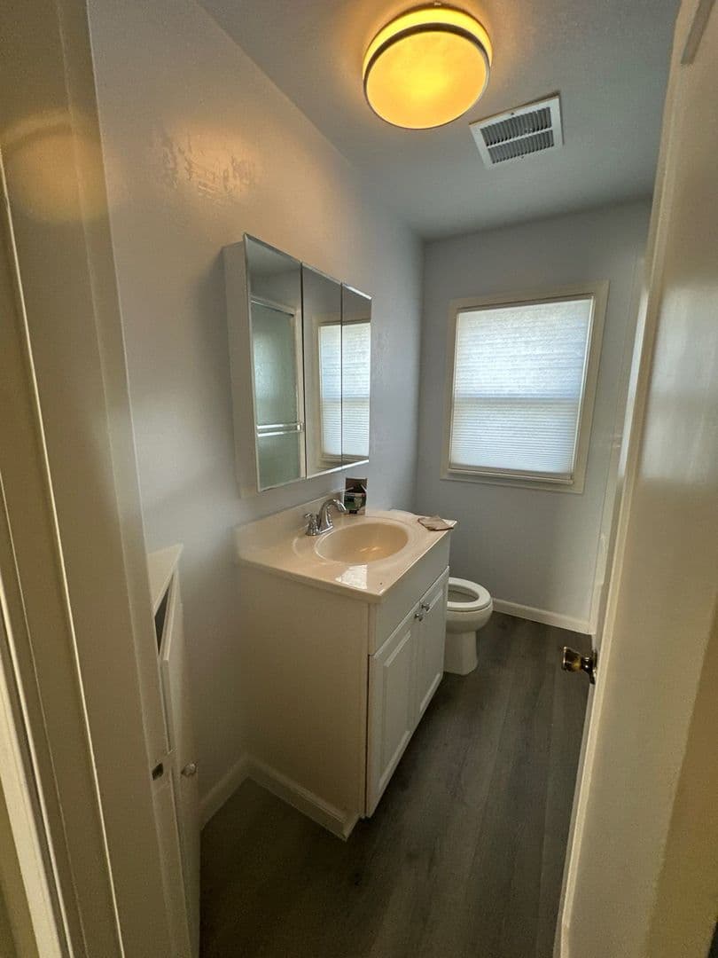 Klamath Falls House: 2445 White Ave