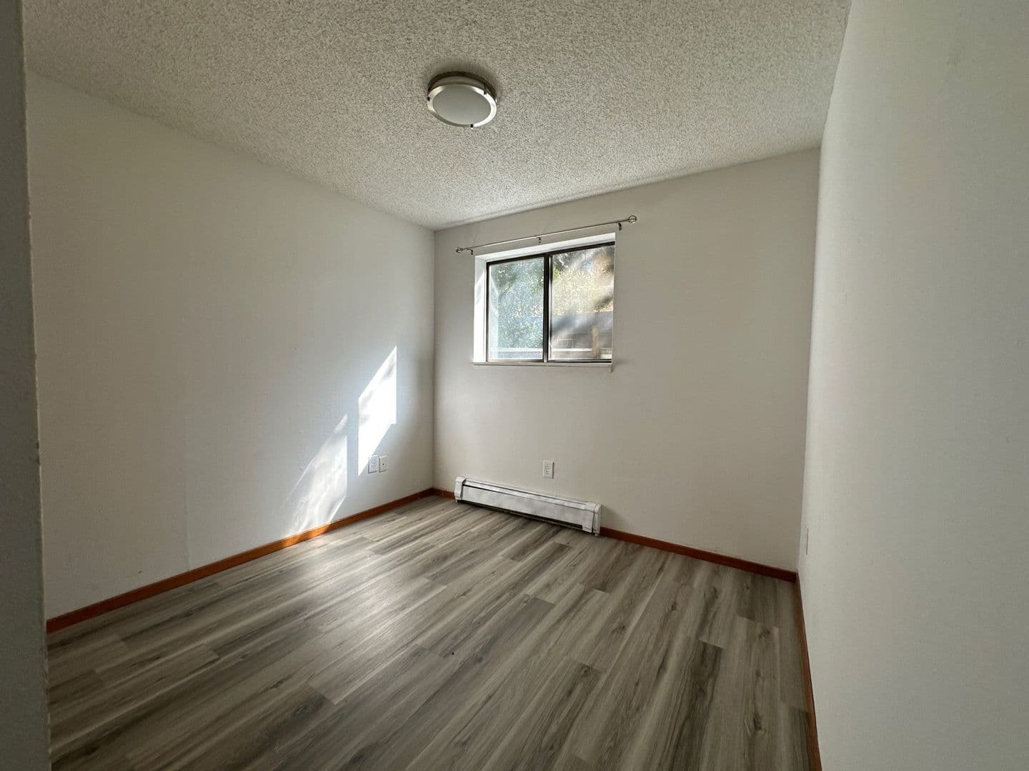 Klamath Falls Apartment: 157- 169 N Laguna St