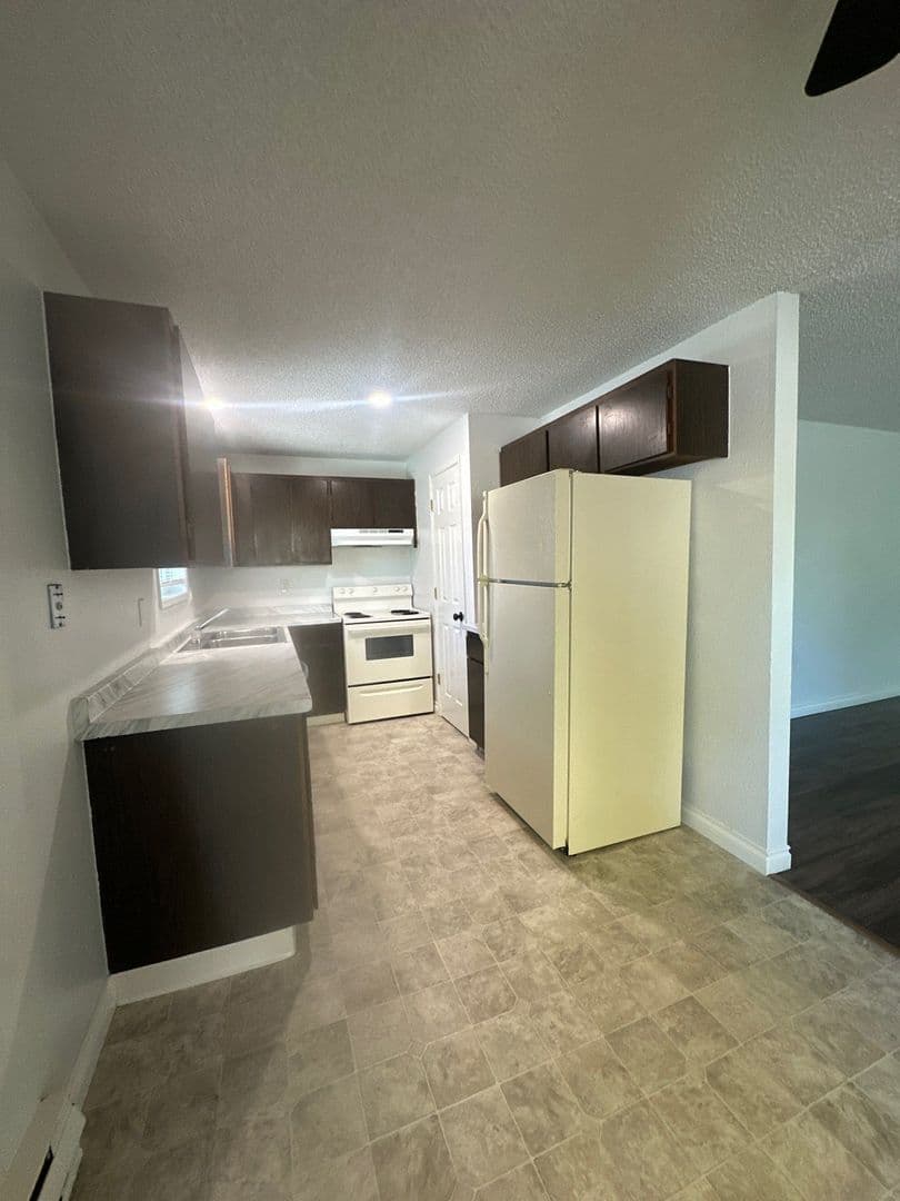 Klamath Falls Apartment: Johnson Ave