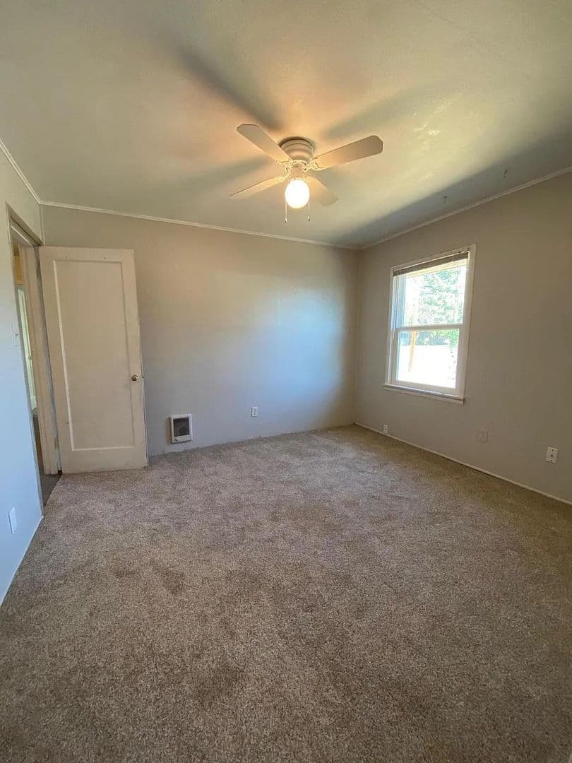 Merrill House: 131 N Polk St