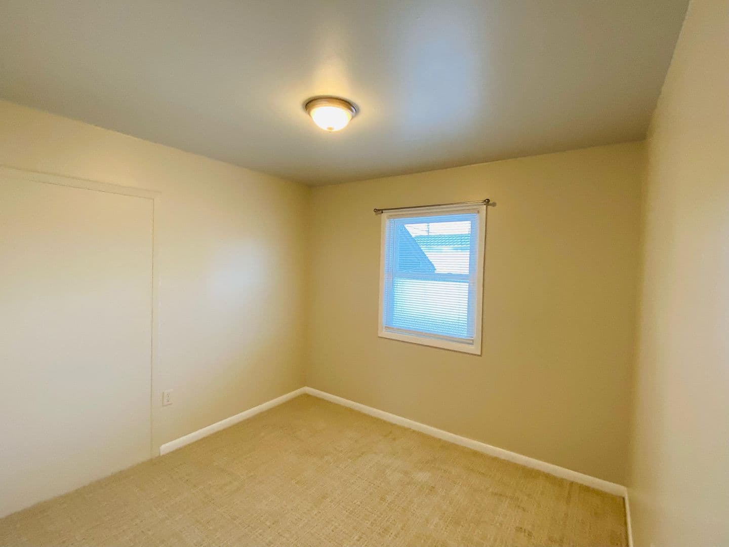 Klamath Falls Apartment: 409 Richmond Street