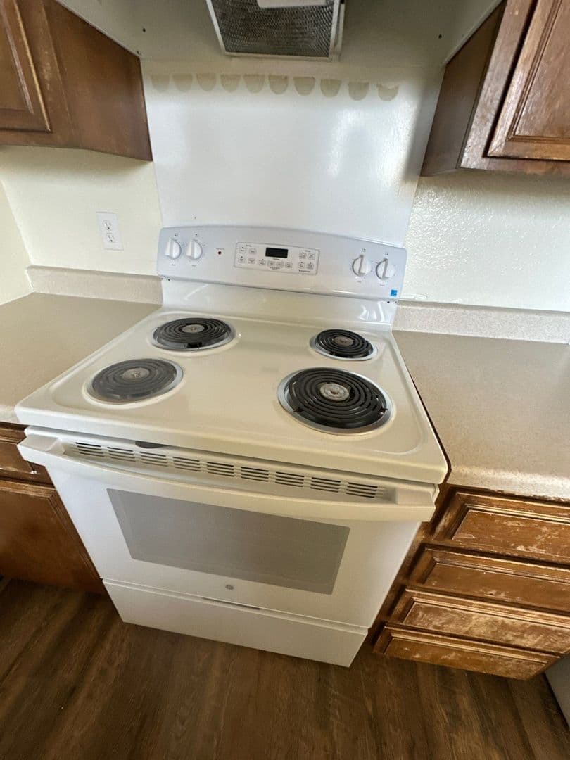Klamath Falls Apartment: 1418 and 1420 Pleasant Ave