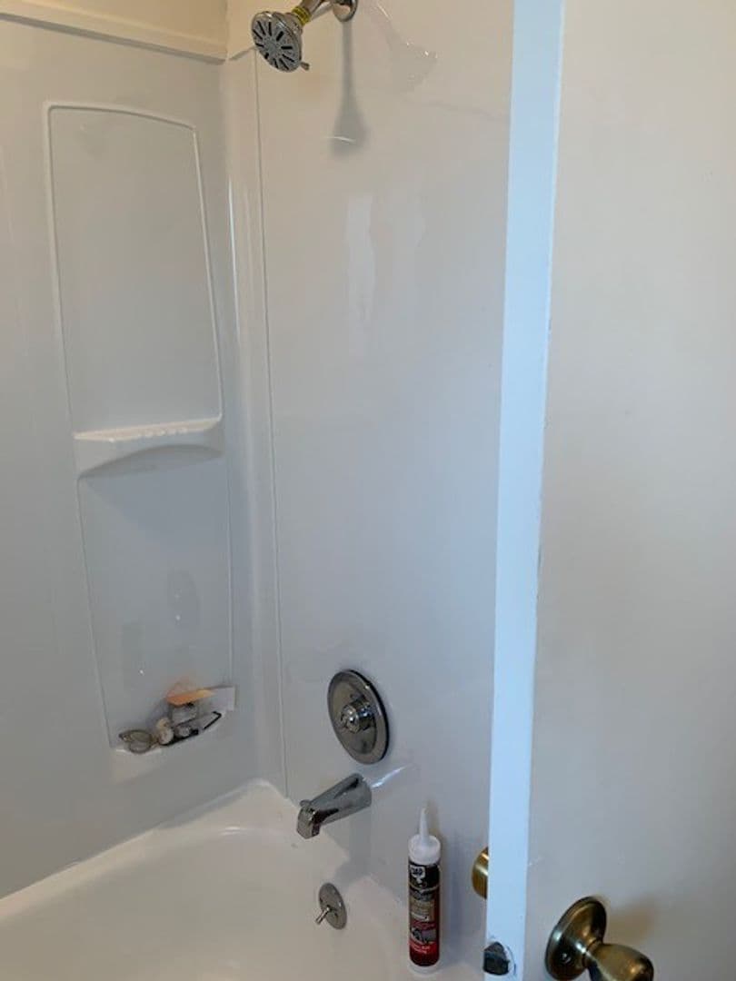 Klamath Falls House: 1211 Summers Ln