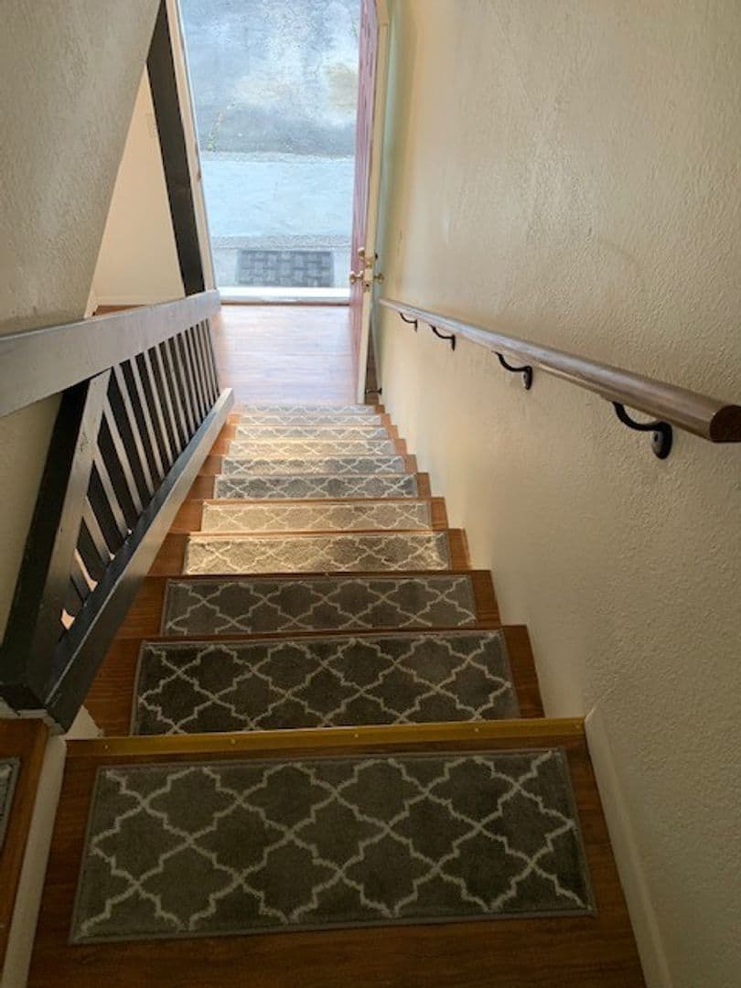 Klamath Falls House: 1211 Summers Ln