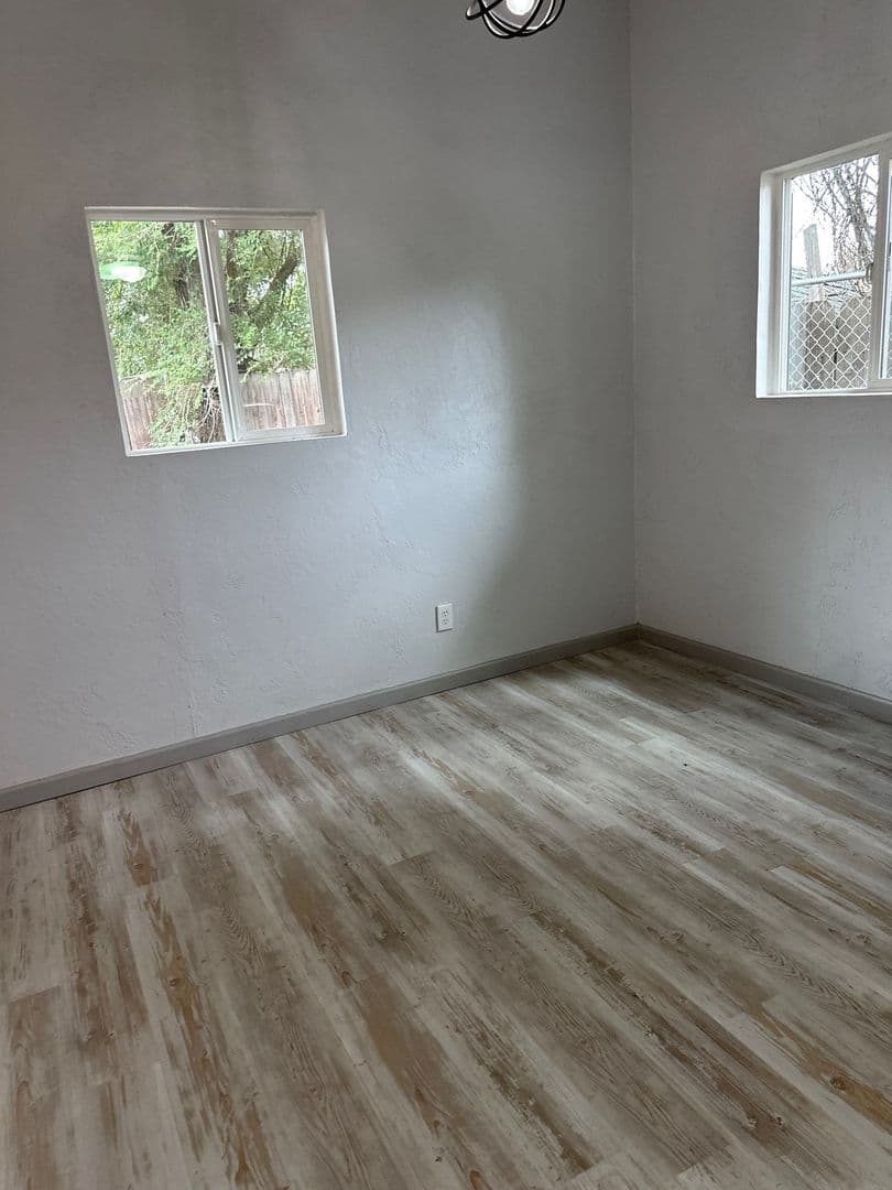 Klamath Falls Apartment: 332 N 10th St