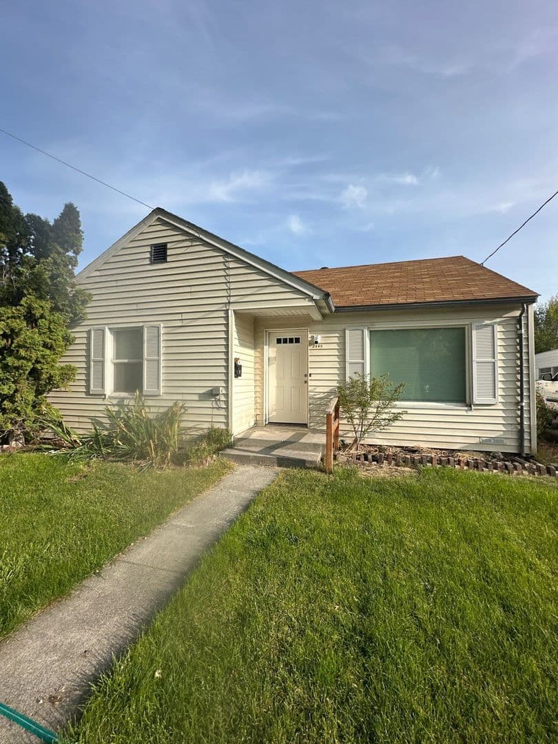 Klamath Falls House: 2445 White Ave