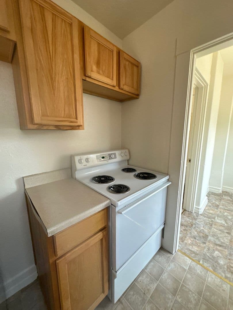 Klamath Falls Apartment: 1513 Oregon Ave