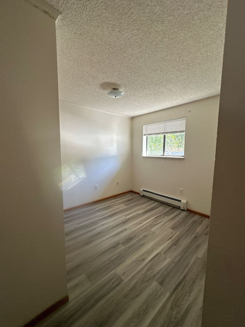 Klamath Falls Apartment: 157- 169 N Laguna St