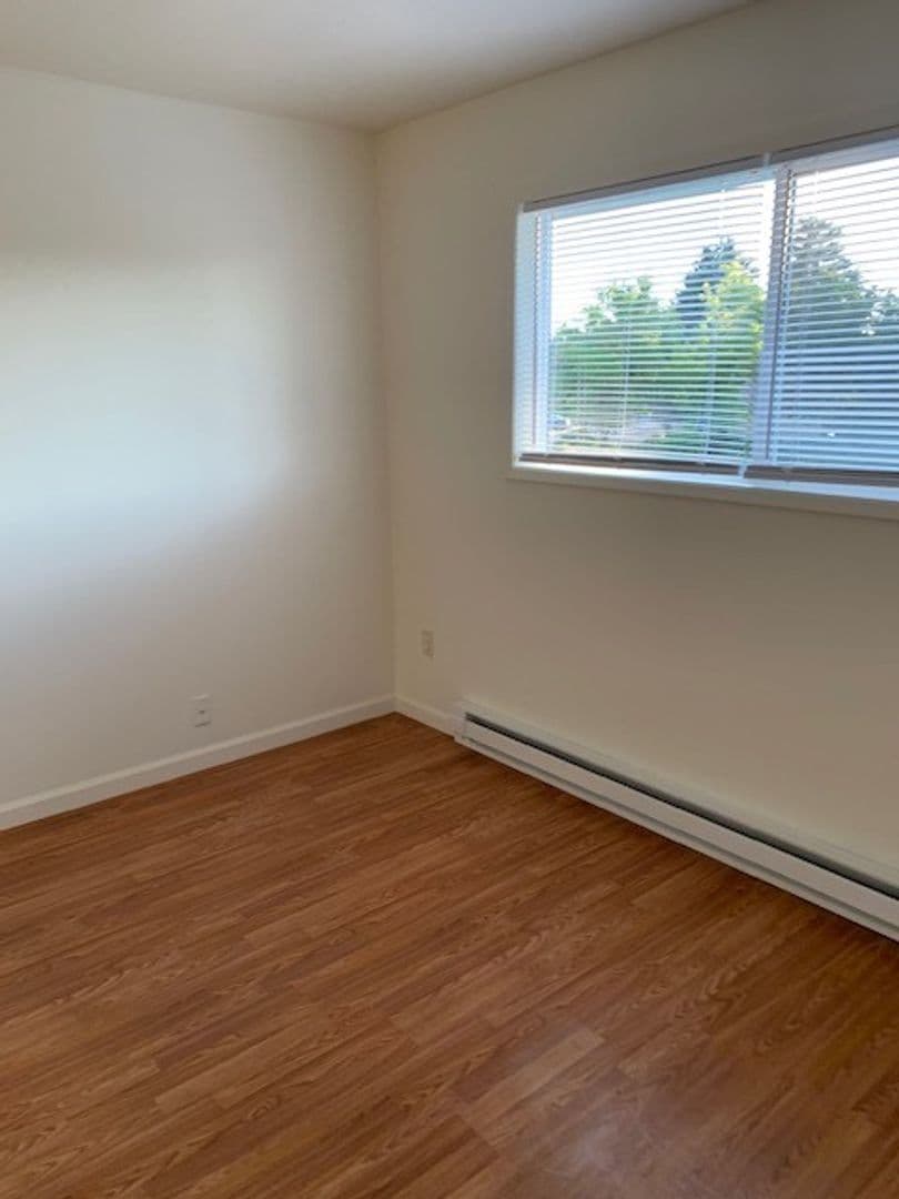 Klamath Falls House: 1211 Summers Ln