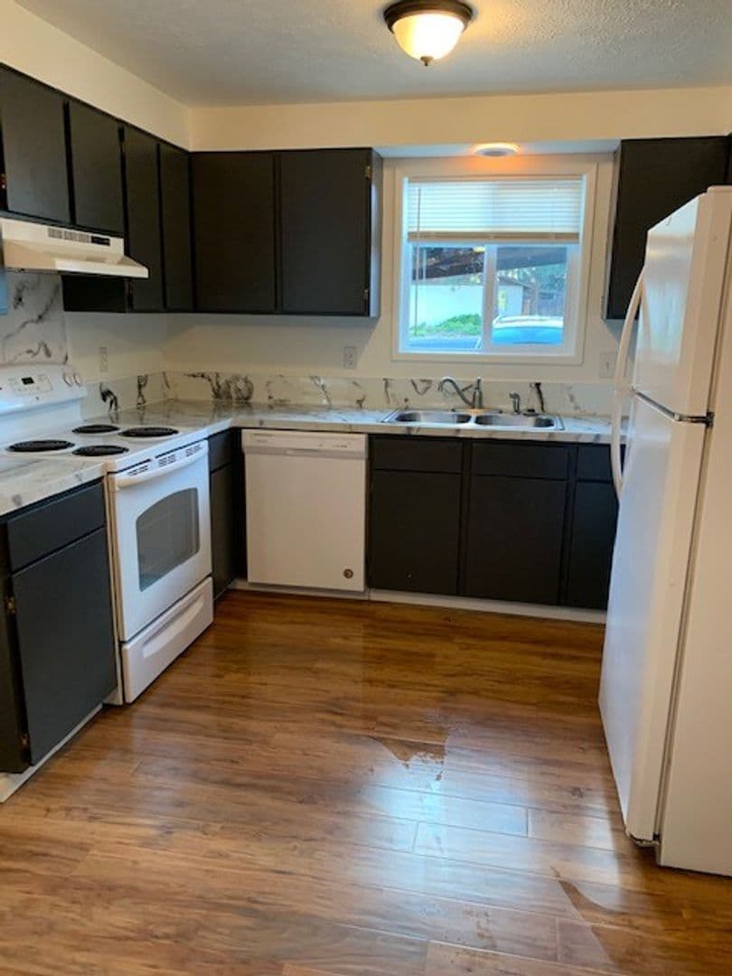 Klamath Falls House: 1211 Summers Ln