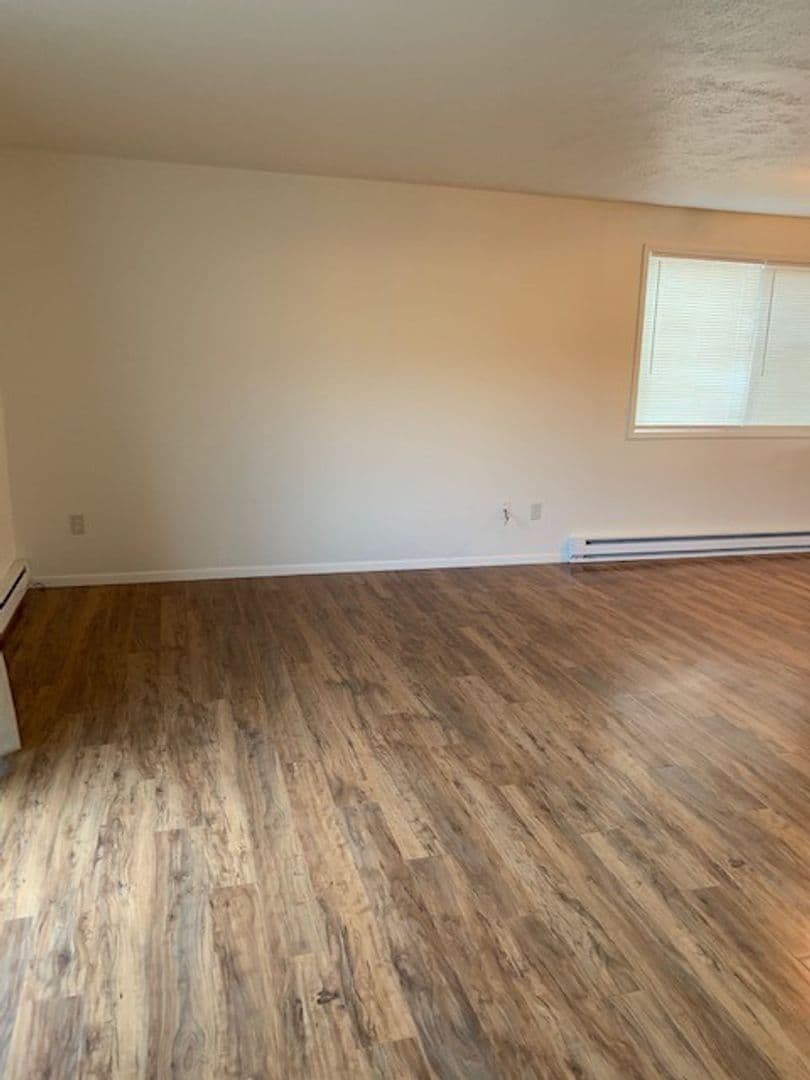 Klamath Falls House: 1211 Summers Ln