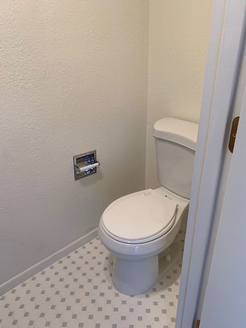 Klamath Falls House: 1211 Summers Ln