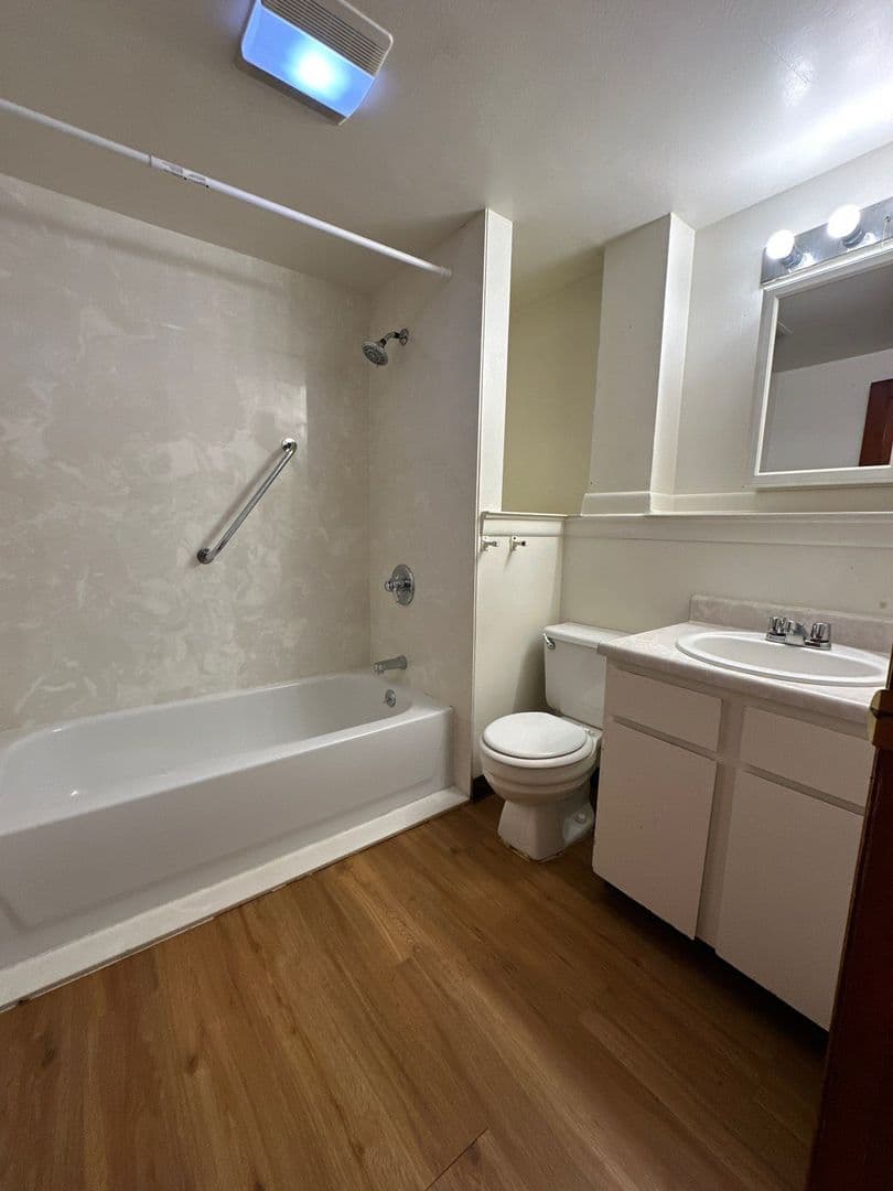 Klamath Falls Apartment: 2160 Arthur Street