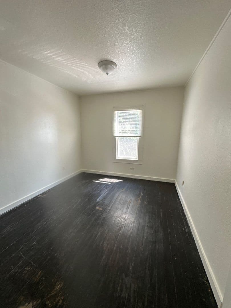 Klamath Falls Apartment: 1513 Oregon Ave