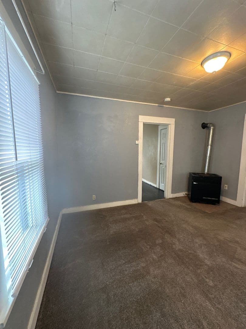 Klamath Falls Apartment: 1513 Oregon Ave
