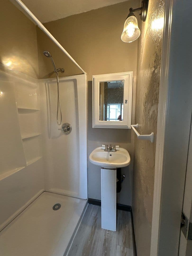Klamath Falls Apartment: 332 N 10th St
